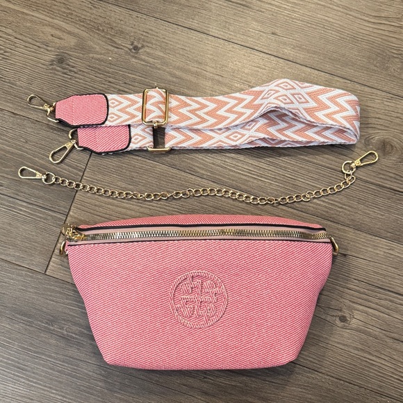 Handbags - 🆕 Gorgeous Pink and White Crossbody Belt Bag with 2 Strap Options! NWOT!💥